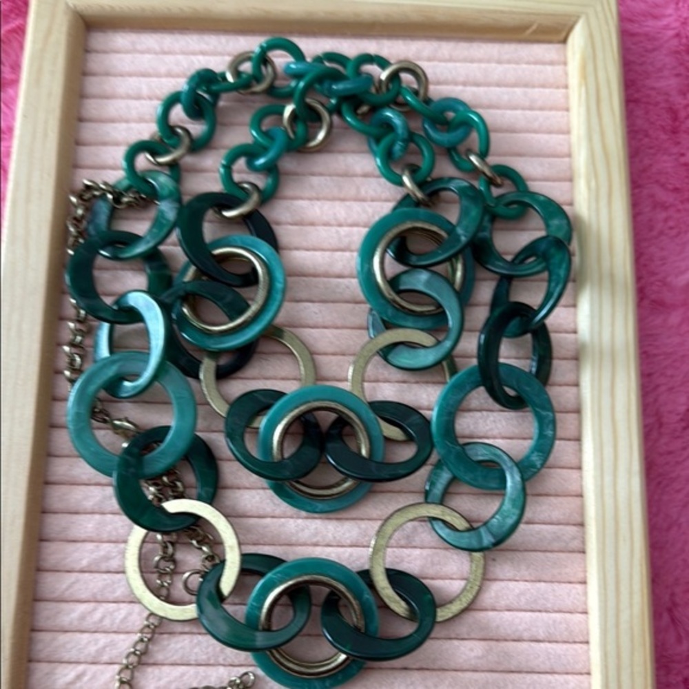 Vintage Green and Gold Necklace with Chunky Chain Design